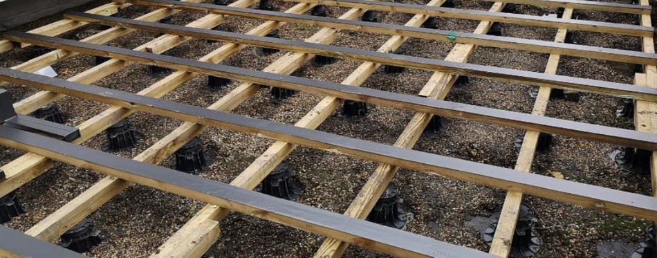 DECKiBOIS Conseil de pose d'une terrasse en bois sur sol plat et stable
