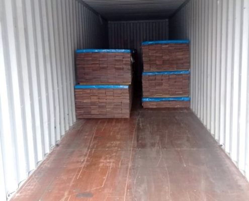 les containers de cumaru de eurodek rangement dans le container